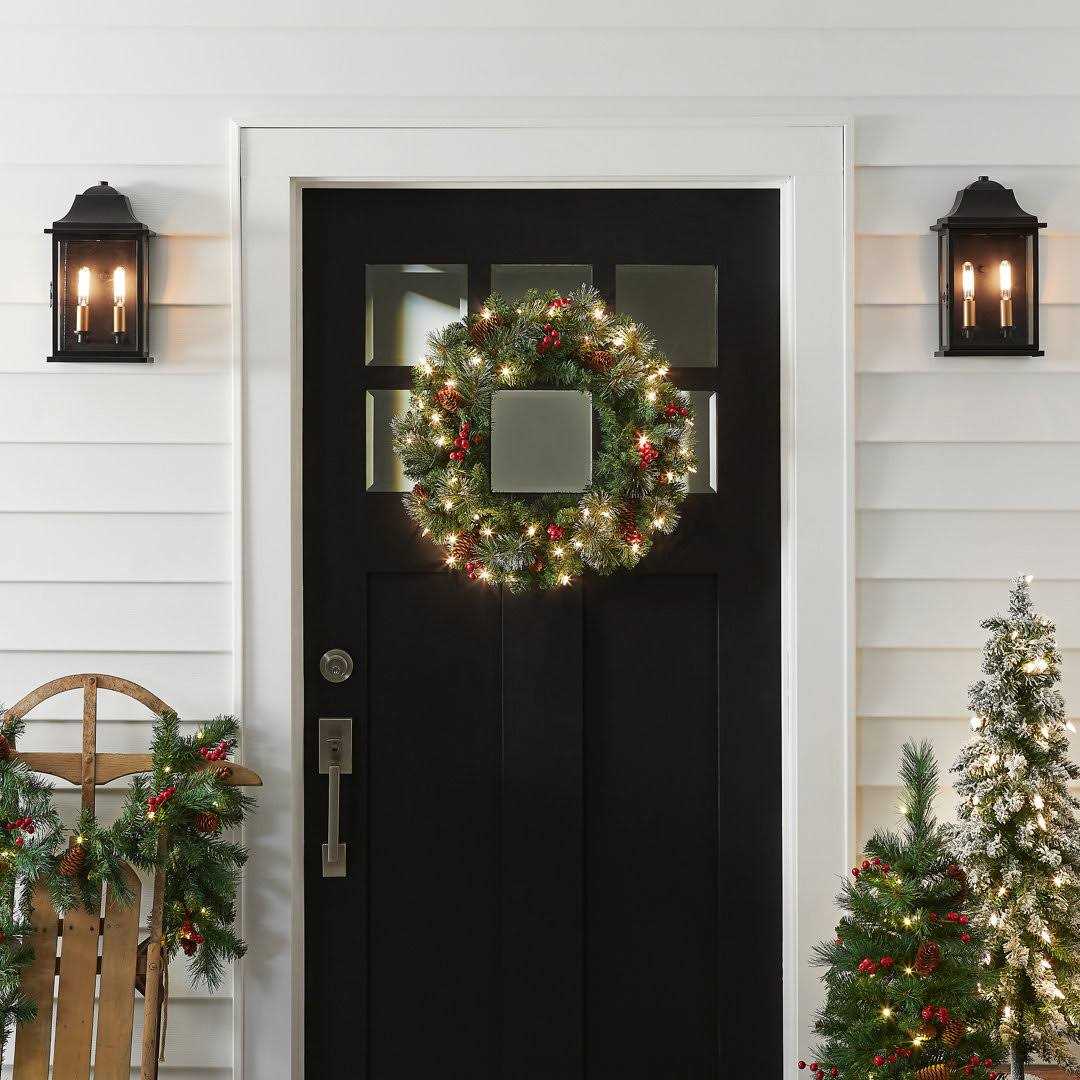 Crestwood Lighted Wreath - Image 4